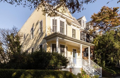 Church Hill House | Gorgeous 5BD Churchill Home Across Chimborazo Park