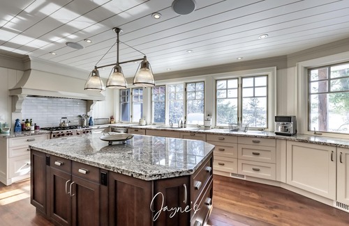 Seguin Cottage | Gorgeous 6 bedroom | 6 bathroom cottage with living quarters in Boathouse!