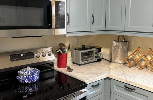 Manitowoc House | Gorgeous 6-bedroom house. Sleeps 16. .3 mile from the beach!