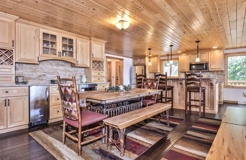 Eagle River House | Gorgeous 8 bedroom log home on Eagle River chain of Lakes!