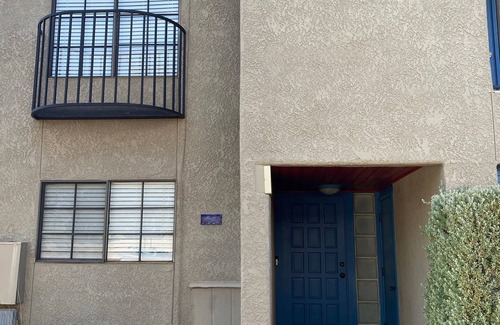 Blenman-Elm House | Gorgeous ALL NEW Smart Townhome, <1 mile to UA/Banner
