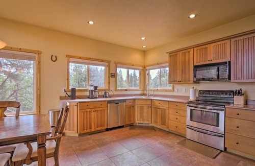 Long Valley Junction Cabin | Gorgeous Alton Cabin w/Deck + Mountain Views