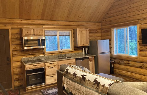 Kalispell Cabin | Gorgeous Amish Cabin at Ashley Lake