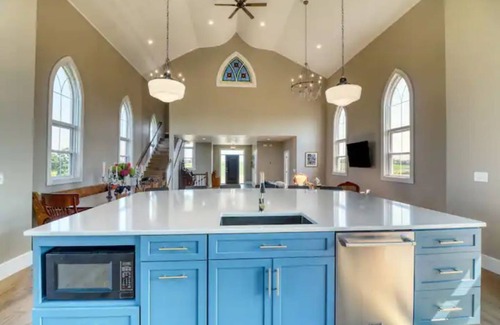 Richwood House | Gorgeous and Convenient Chapel House!