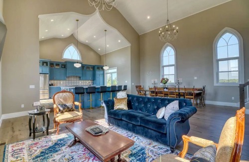 Richwood House | Gorgeous and Convenient Chapel House!