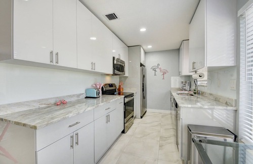 Lake Worth House | Gorgeous and modern home tastefully decorated near Lake, Downtown and Beaches
