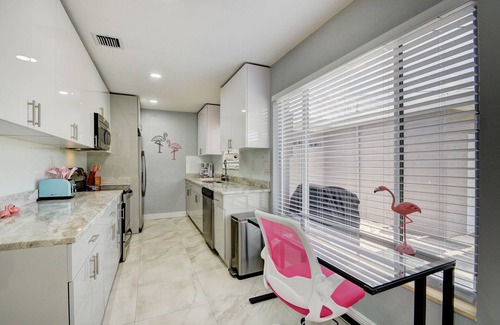 Lake Worth House | Gorgeous and modern home tastefully decorated near Lake, Downtown and Beaches