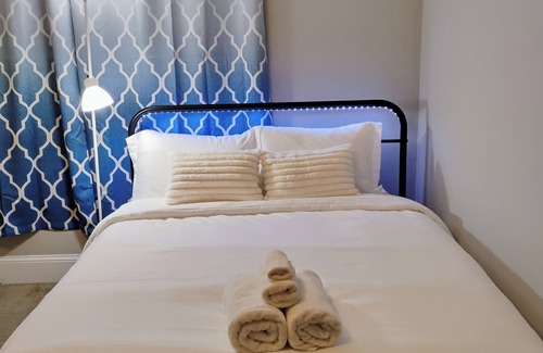 Gallaudet Bed & Breakfast | Gorgeous and Serene Private Room in charming Washington with WiFi, AC