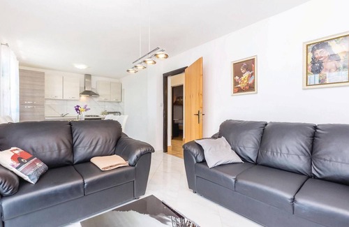 Klanfari Apartment | Gorgeous apartment in Dramalj with WiFi