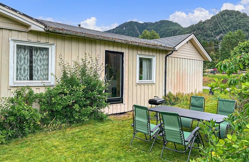 Nesset Apartment | Gorgeous apartment in Eresfjord