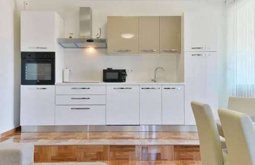 Gornji Karin Apartment | Gorgeous apartment in Obrovac with WiFi