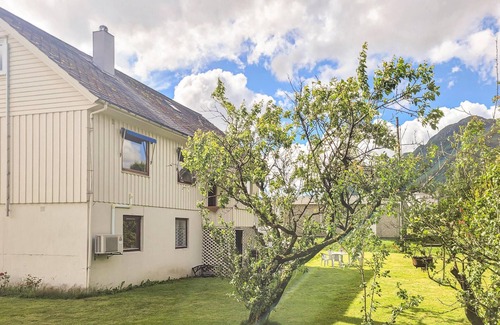 Vindafjord Apartment | Gorgeous apartment in Sandeid with WiFi