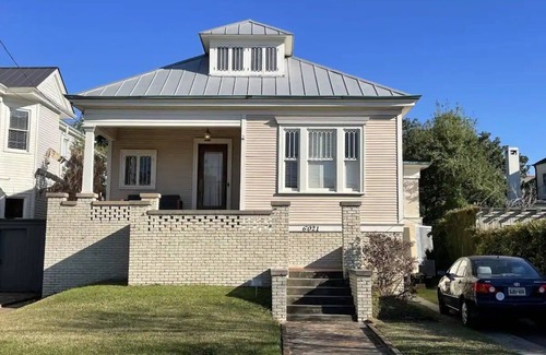 Audubon House | Gorgeous Audubon Park Home Ideal for Mardi Gras!