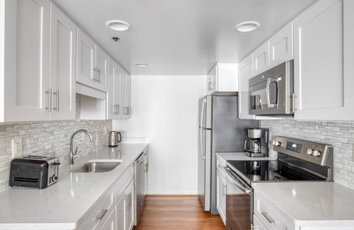 Ballston Apartment | Gorgeous Ballston 1BR w/W/D, Gym & Pool, near Metro, by Blueground