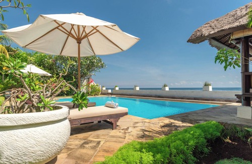 Banjartegehe Villa | Gorgeous beachfront Villa Jasmine, Lovina!