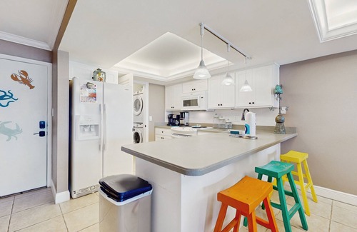 Sunnyside Condo | Gorgeous beachfront condo, shared pool and beach access
