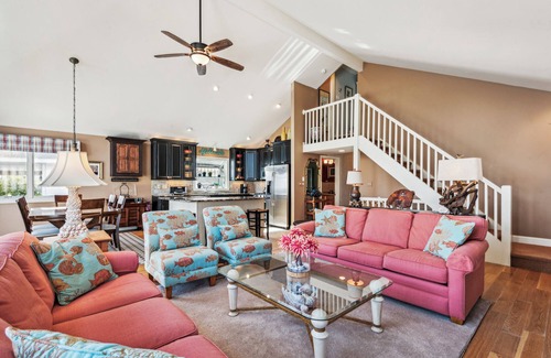 Avalon House | Gorgeous beach block single family home with fantastic views of the ocean.