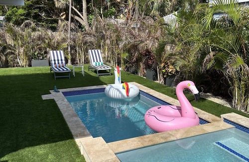 Midtown House | Gorgeous beach bungalow just steps from the beach!