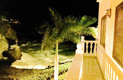 Alcala Villa | Gorgeous Beach Front Villa