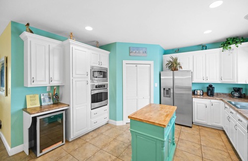 Morgantown House | Gorgeous beach getaway! Spacious 5 bd, 5 bath, with parking.
