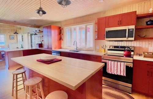 Park Corner House | Gorgeous Beach House sleeps 10 just steps from Cousins Shore Beach