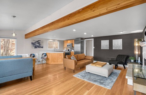 Bluffton House | Gorgeous Beach! Lakefront + Wooden Deck