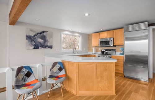 Bluffton House | Gorgeous Beach! Lakefront + Wooden Deck