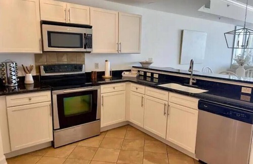 Gulfport Condo | Gorgeous Beachfront Condo with nocean views