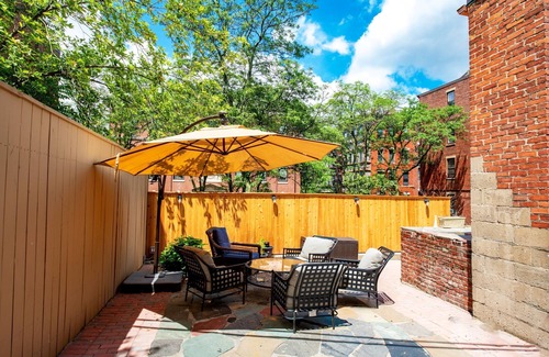 Beacon Hill House | Gorgeous Beacon Hills Studio next to State house