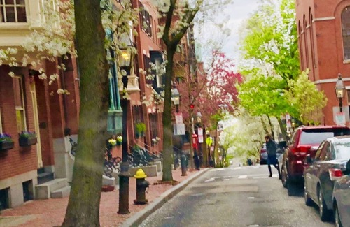 Beacon Hill House | Gorgeous Beacon Hills Studio next to State house