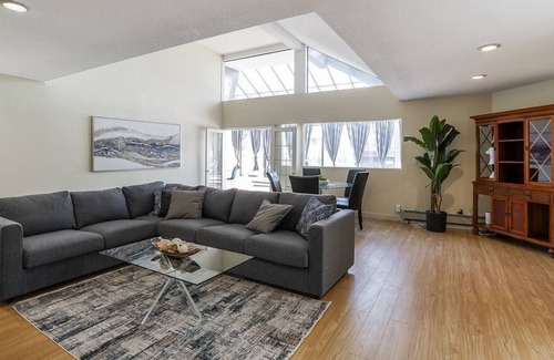 Horseshoe Bay Apartment | Gorgeous bedroom in Shared Home in HorseShoe Bay
