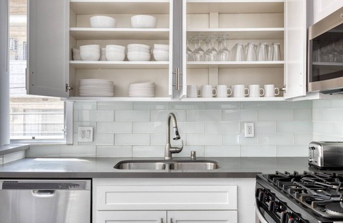 Beverly Grove Apartment | Gorgeous Beverly Hills 2BR near Bristol Farms & The Grove, by Blueground