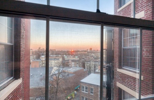 North Brookline Apartment | Gorgeous Brookline Studio w/Gym, steps to Green Line, by Blueground
