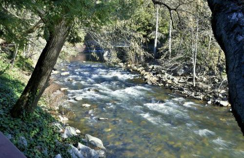 Dunsmuir House | Gorgeous Cabin Close to Lake in Dunsmuir, California