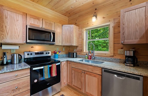 Swannanoa Cabin | Gorgeous CABIN! Huge Deck, Mountain Views,12 min to Dwtn AVL!