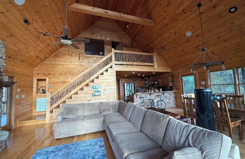 Copperhill Cabin | Gorgeous Cabin Private Retreat on 15 acres