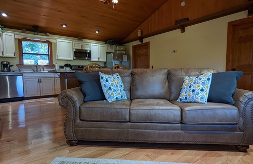 Gainesboro Cabin | Gorgeous Cabin with Panoramic Mountain Views!