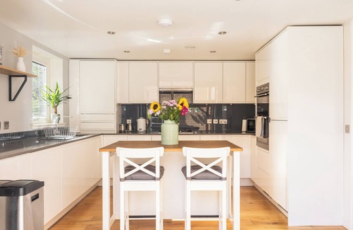 Gifford House | Gorgeous central 3 bed house - free parking & garden (15 min walk to Royal Mile)