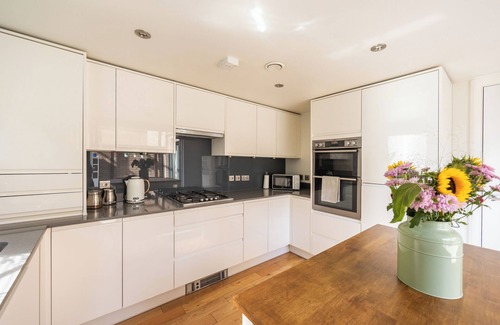 Gifford House | Gorgeous central 3 bed house - free parking & garden (15 min walk to Royal Mile)