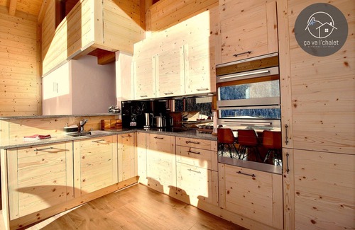 Ovronnaz Ski Chalet | Gorgeous Chalet l'O in the middle of the resort