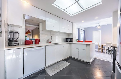 Kensington House | Gorgeous Character Home in Kensington Plaza, Steps To DT
