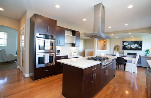 Northeast Tacoma House | Gorgeous City & Sunset View! W/Sauna