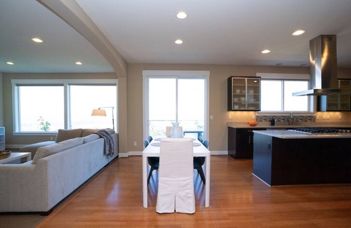 Northeast Tacoma House | Gorgeous City & Sunset View! W/Sauna