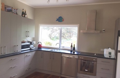 Orere Point House | Gorgeous Cliff Top Kiwi Bach facing the sea