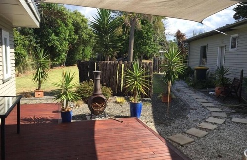 Orere Point House | Gorgeous Cliff Top Kiwi Bach facing the sea