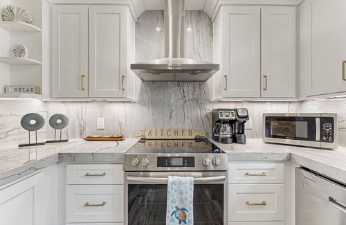 Holiday Beach House | Gorgeous coastal home with private pool, backyard and close to beach