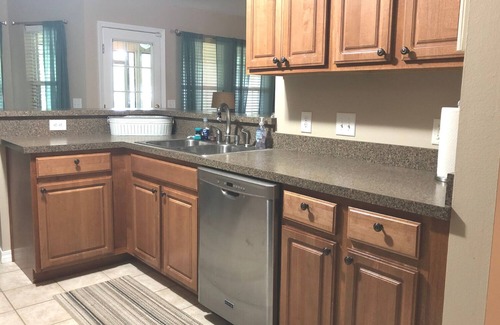 Gulf Breeze House | Gorgeous Coastal Cottage minutes to the beach!