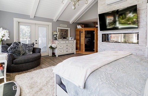 Abbotsford House | Gorgeous Coastal Inspired Retreat in Fairfield!