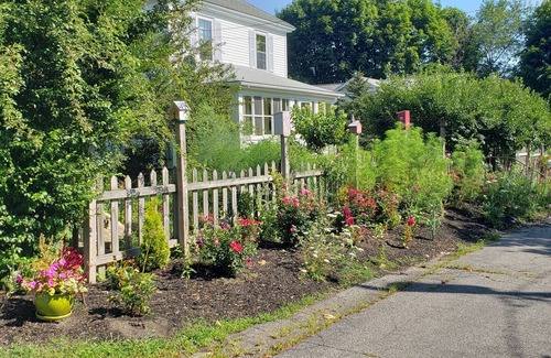 Kittery House | Gorgeous, colorful house- walking distance to downtown Portsmouth