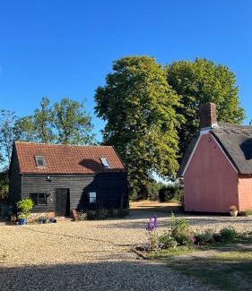 Depden Apartment | Gorgeous comfortable barn with huge private orchard in quiet Suffolk location